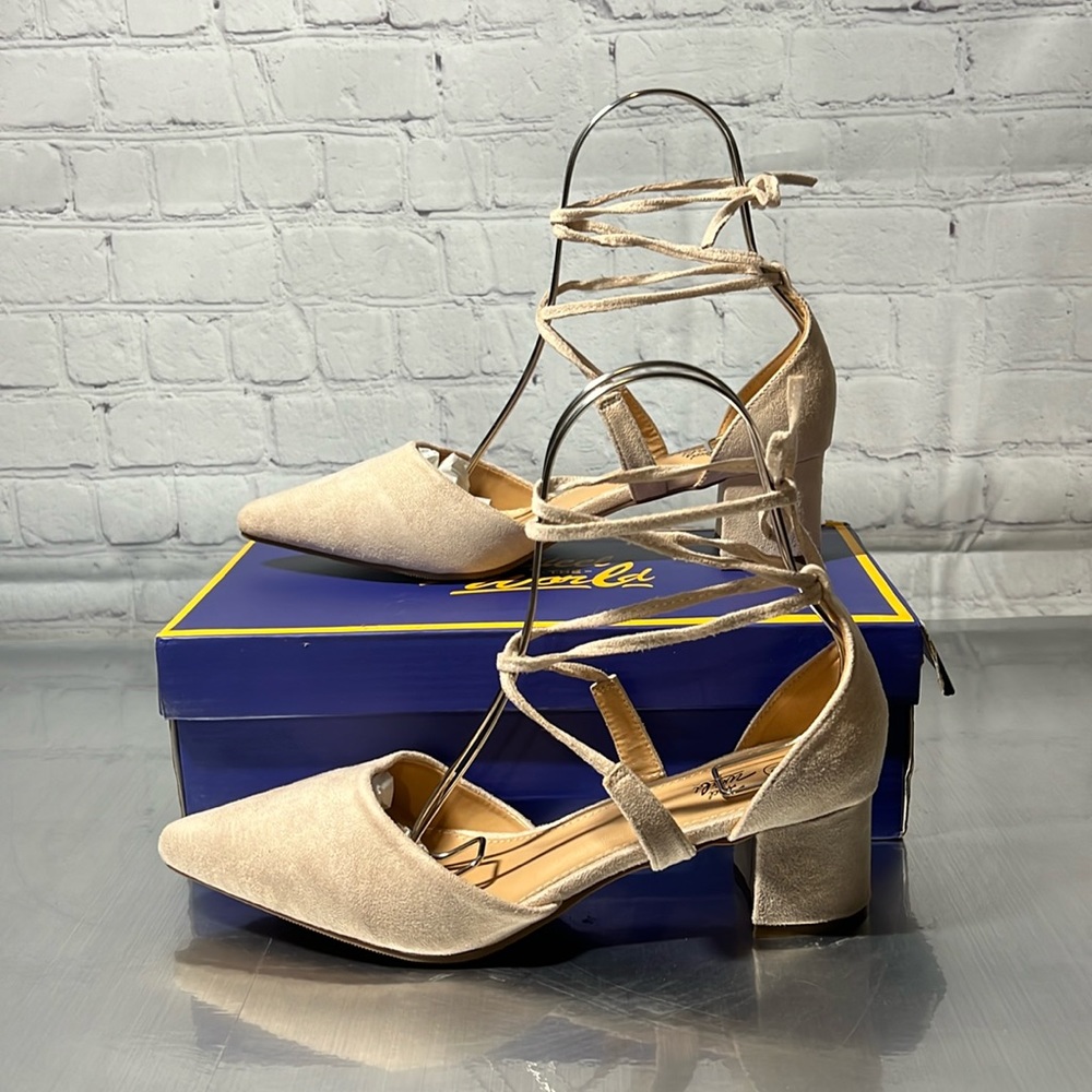 Heel the World Nude Suede Size 10 NIB (runs large 10.5 or 11)